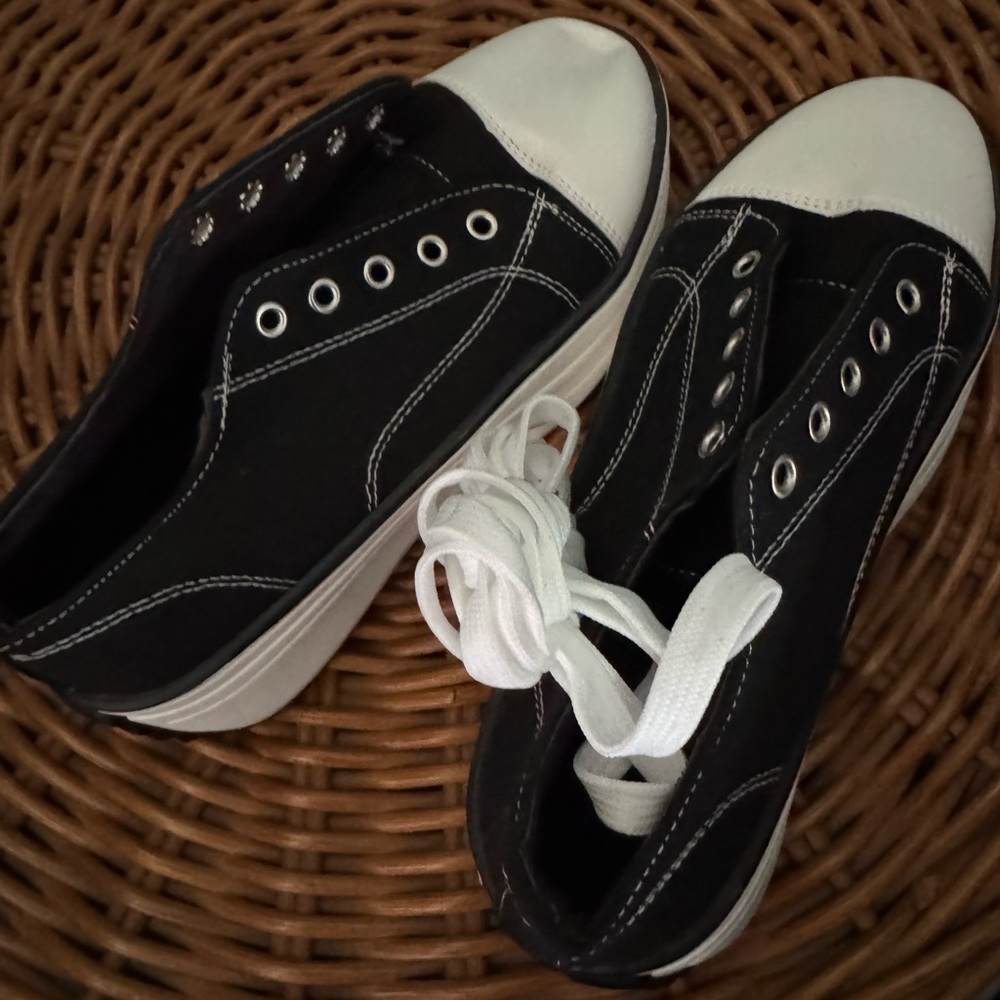 Classic Black & White Canvas Womens Sneakers size 8